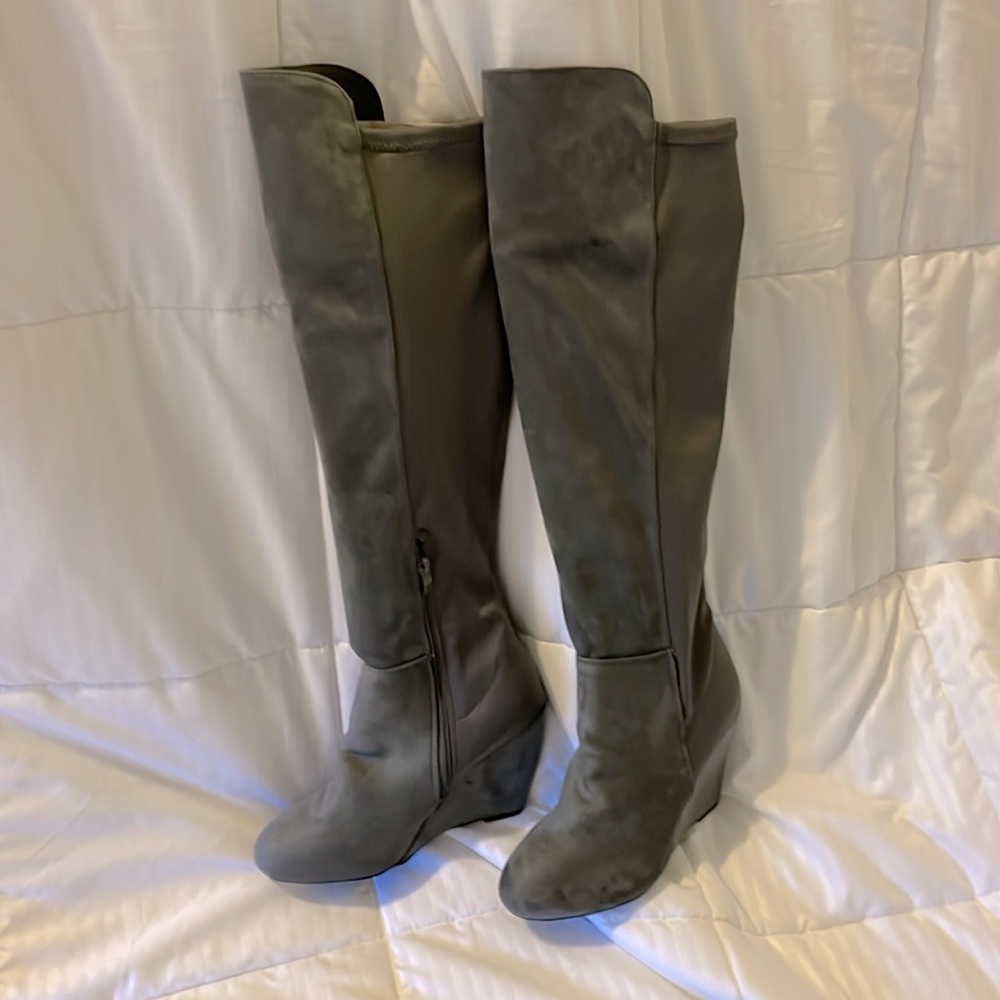 bebe luxurious suede-like high knee boots. Wedge heel interior zippers. Sz 7.5
